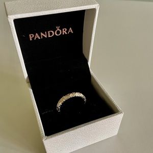 Silver Band of Hearts ring 🤍